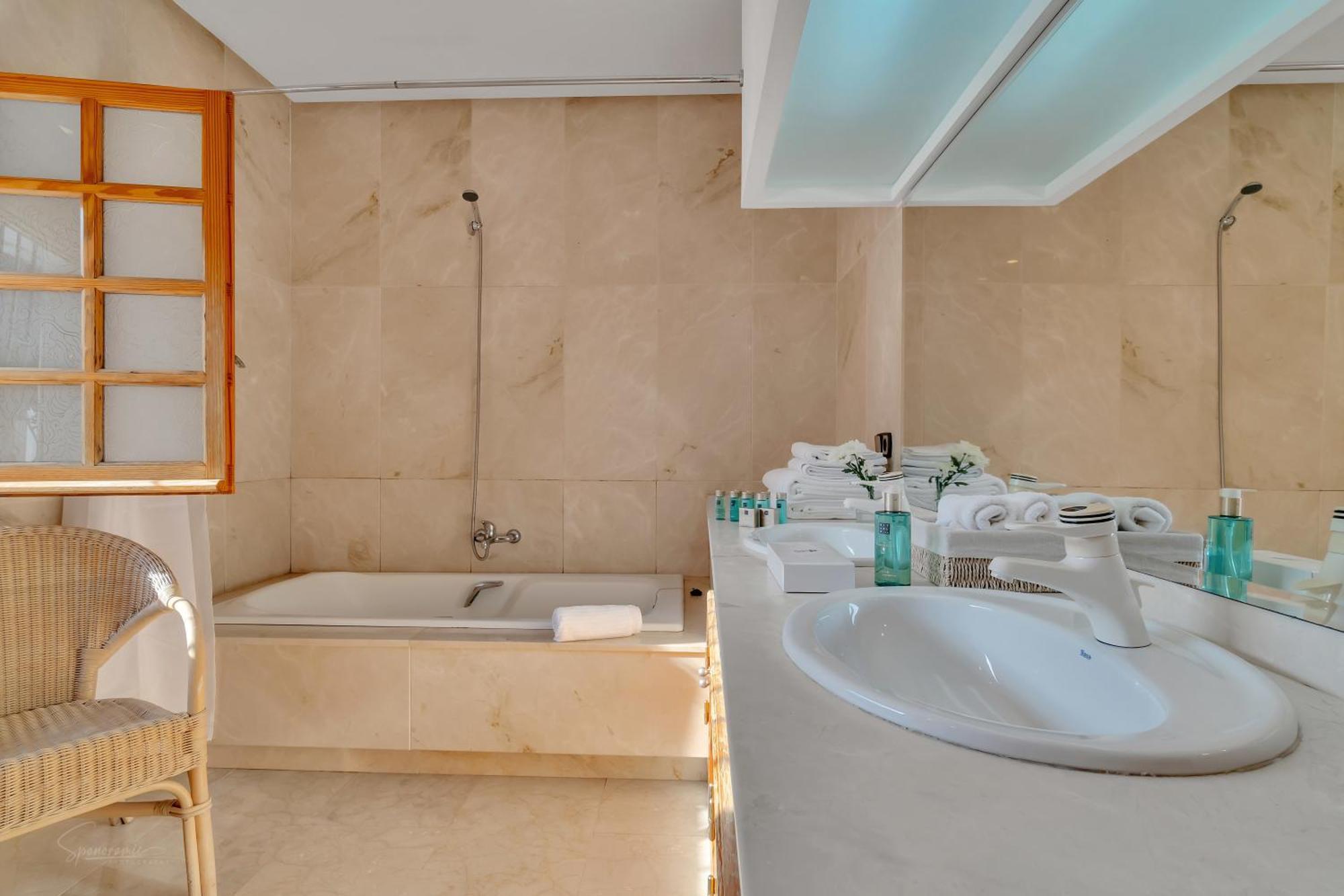 Enri Y Casita Con Piscina Y Jacuzzi Villa