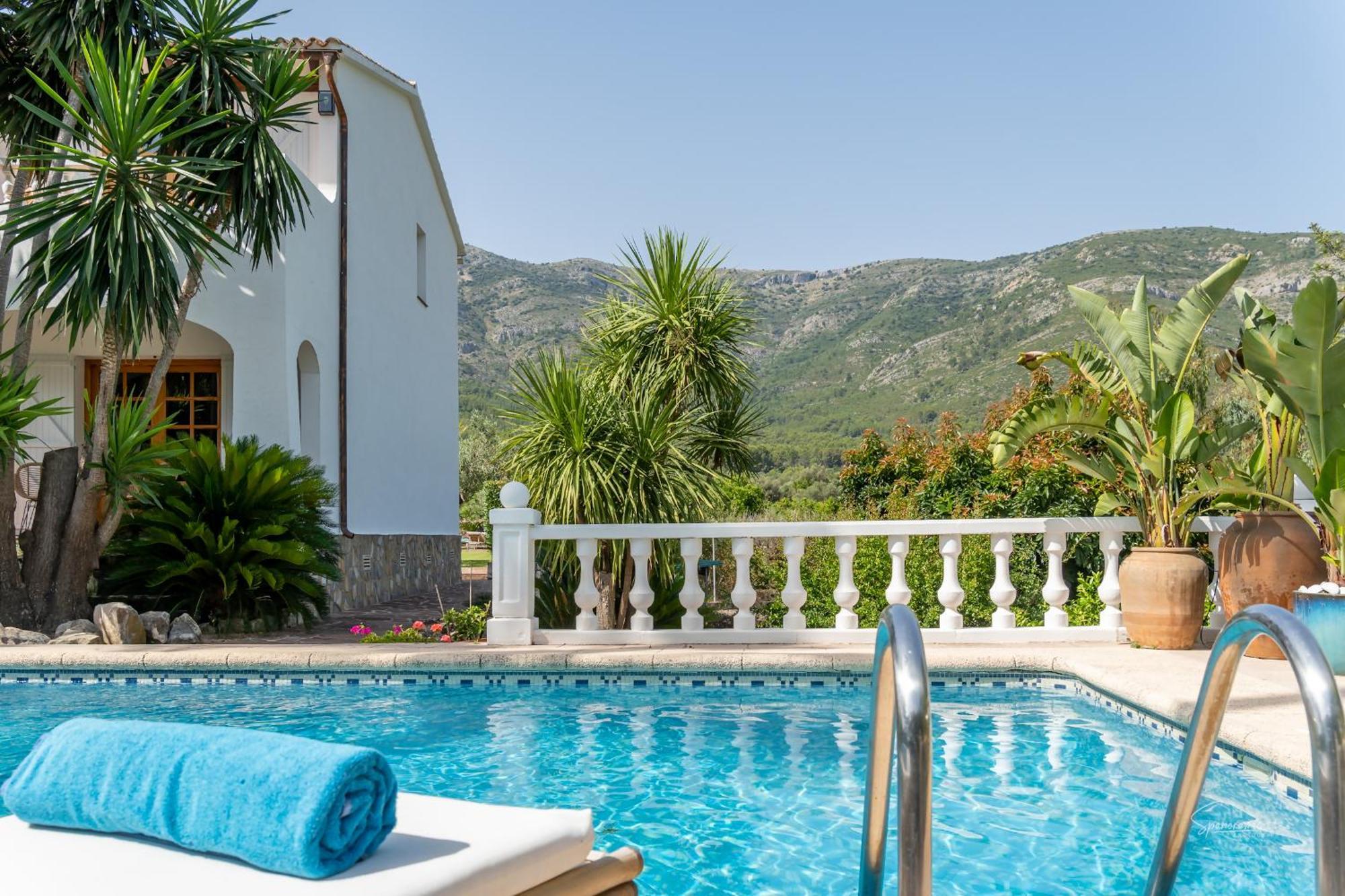 Enri Y Casita Con Piscina Y Jacuzzi *