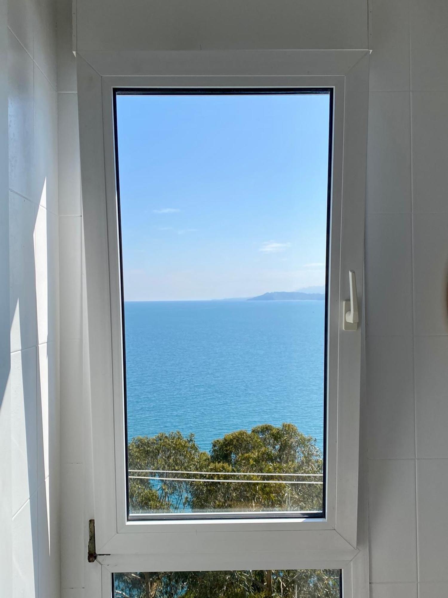 Respirando Salitre En Apartment *