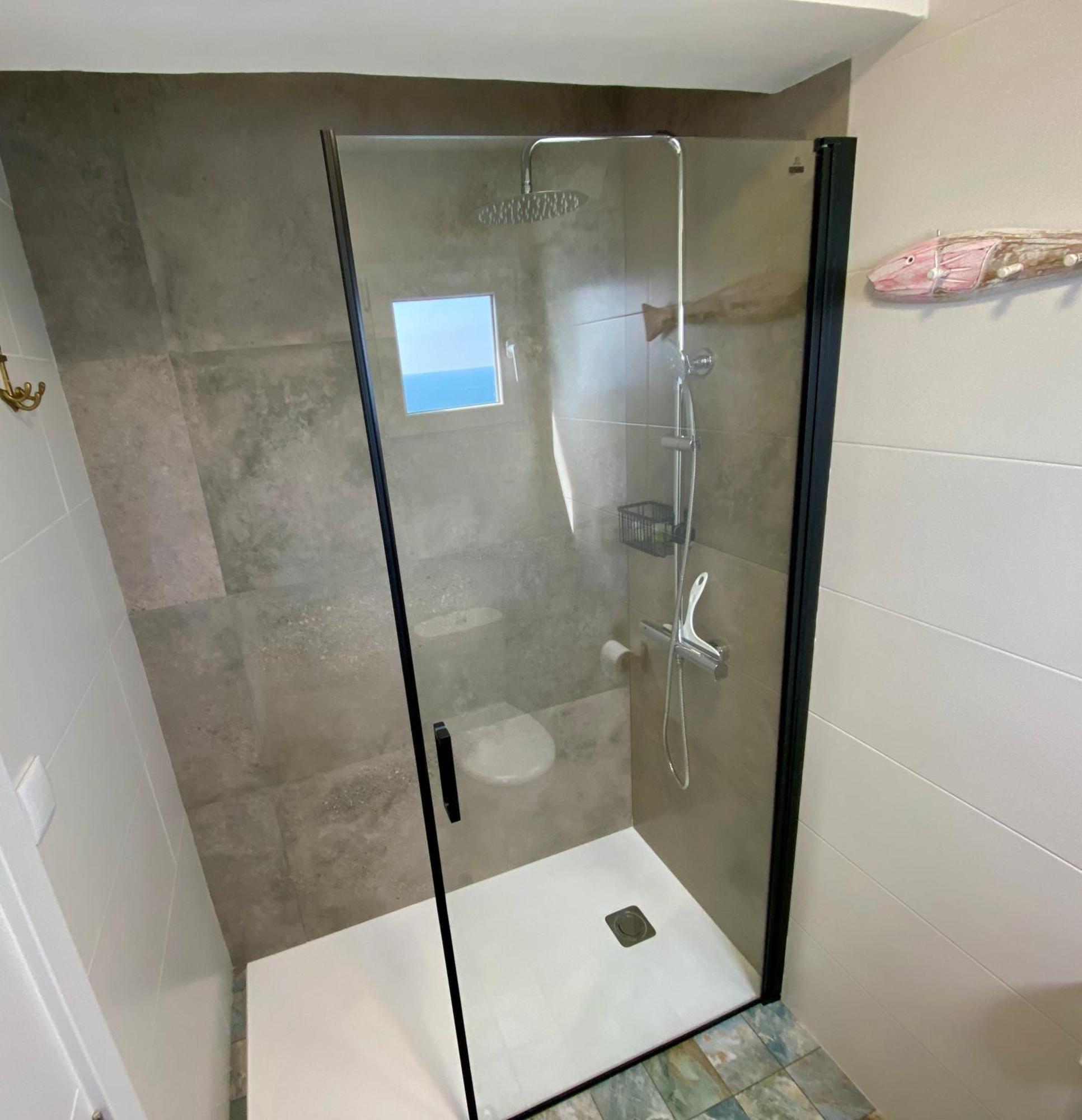 Apartment Respirando Salitre En *