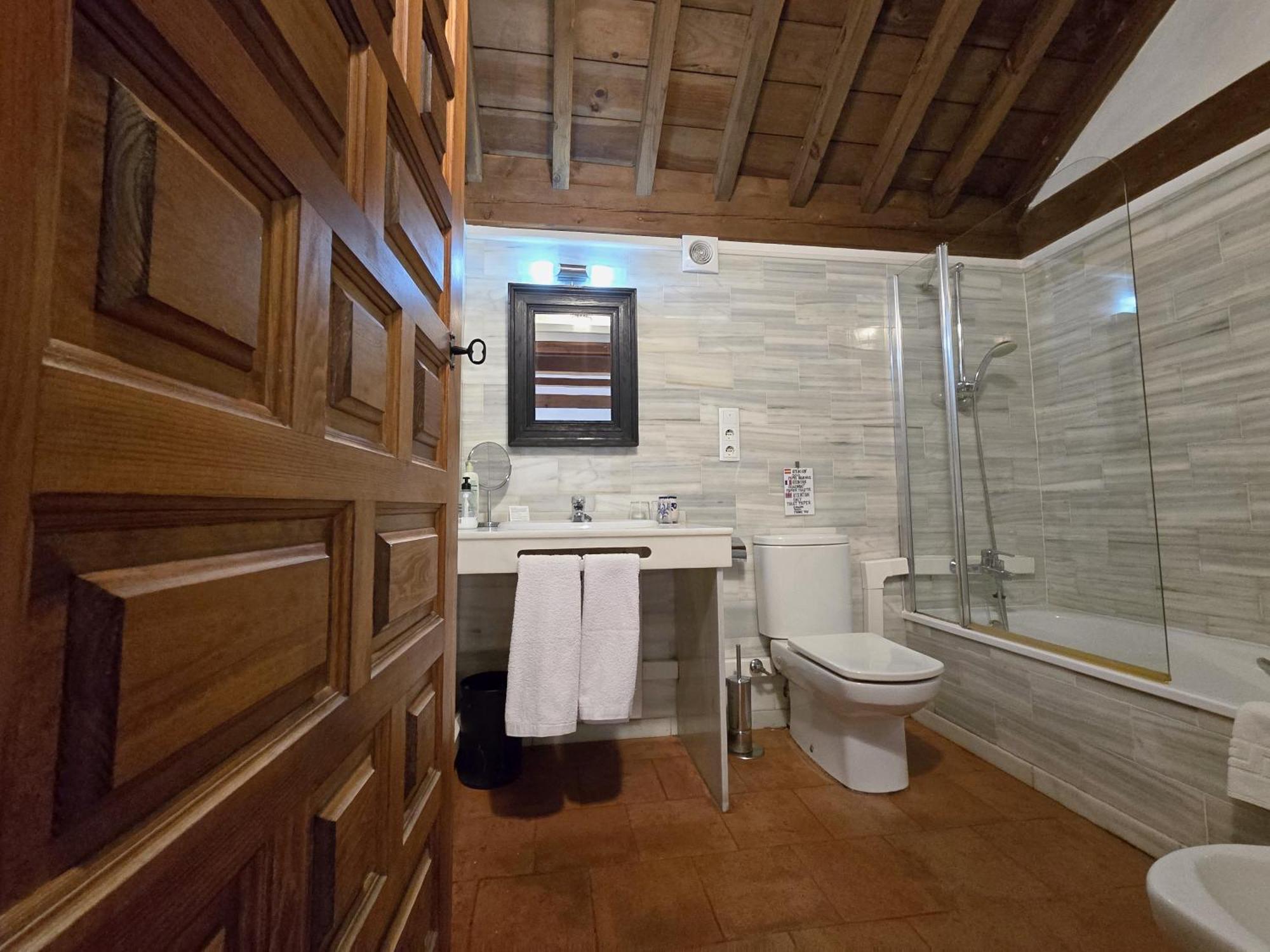Hotel Santa Isabel La Real 3*