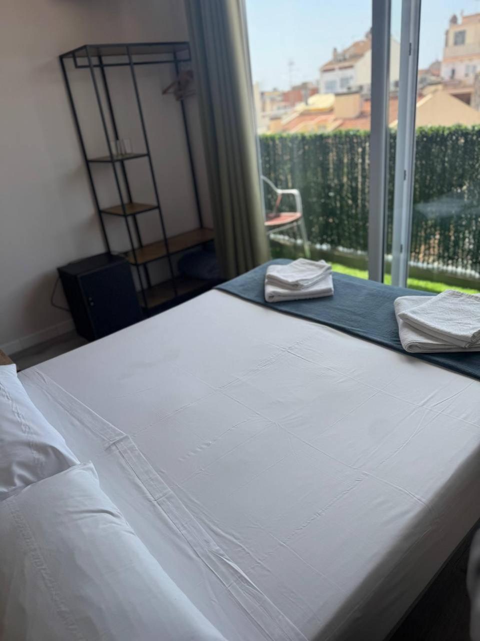 Colibri Guest house Calella