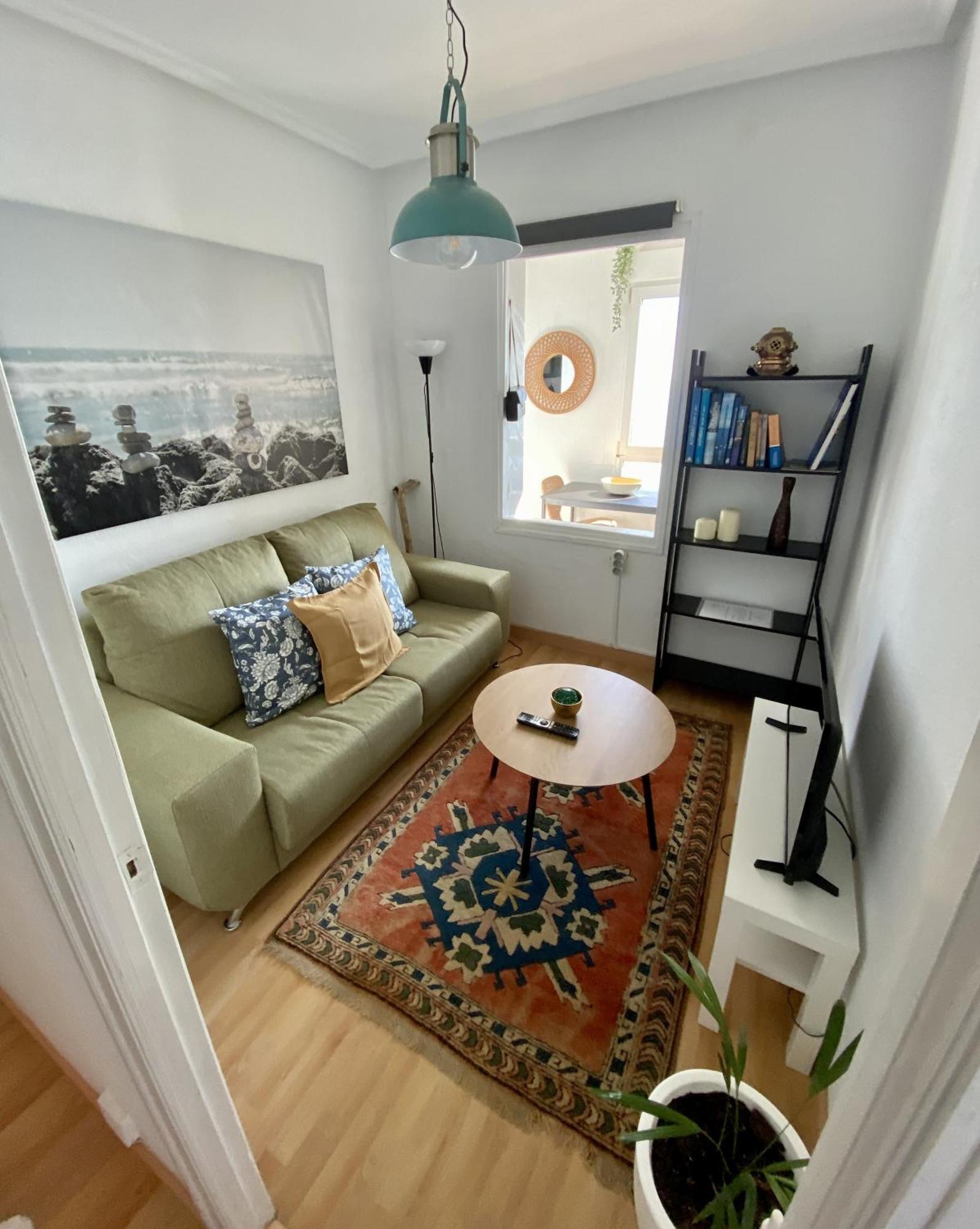 Apartment Respirando Salitre En *