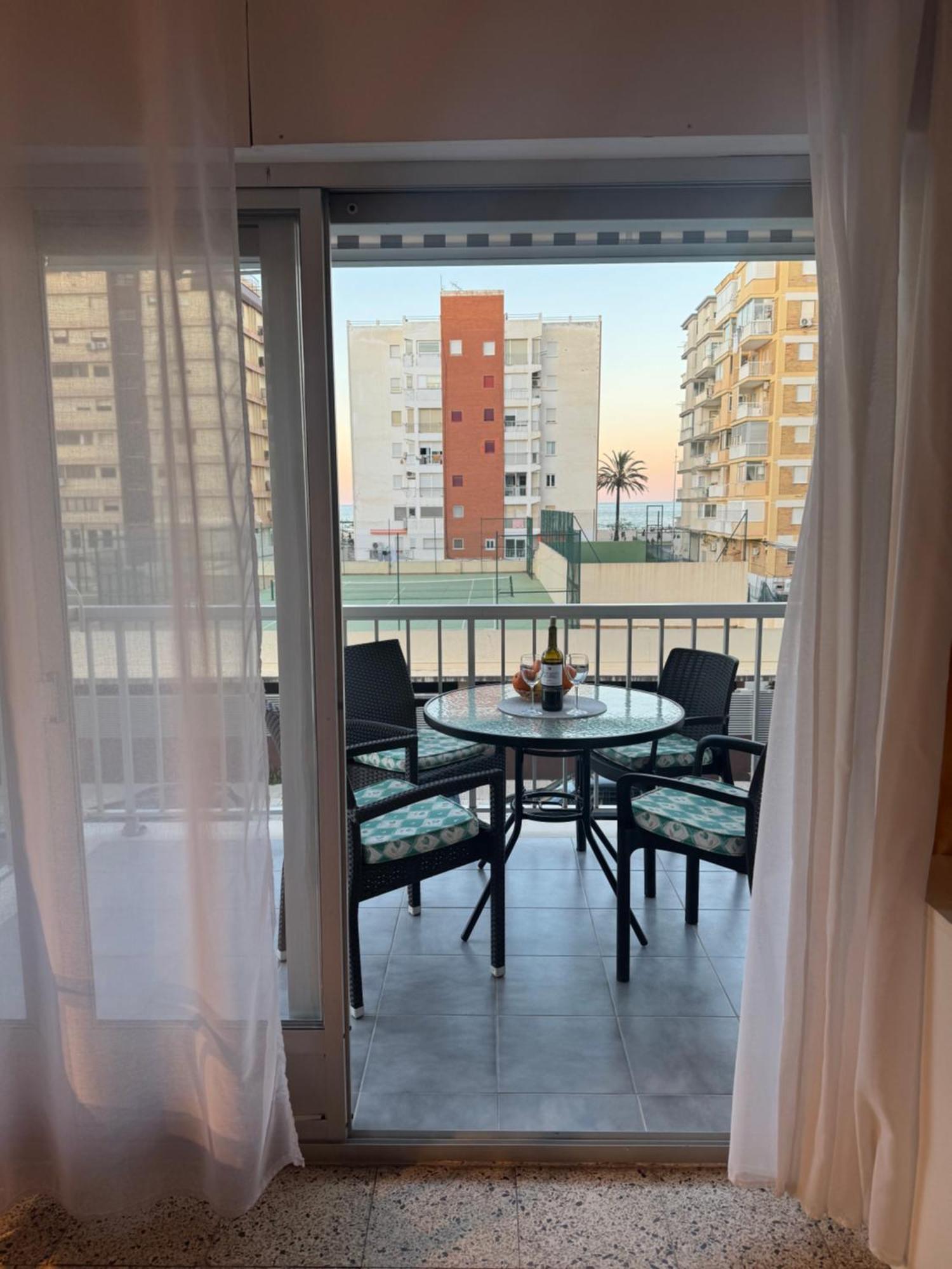 Lovely Family 2 Min. From The Apartamento