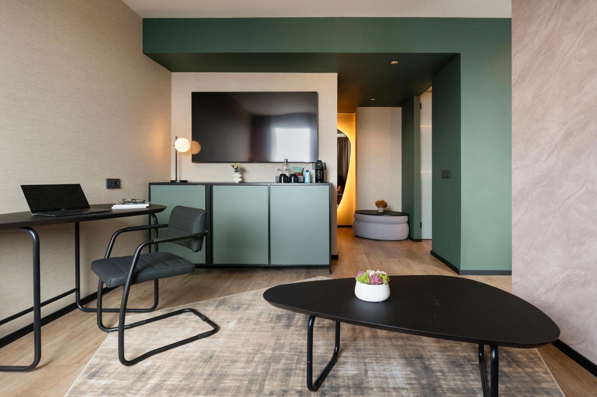Expo Hotel 4*