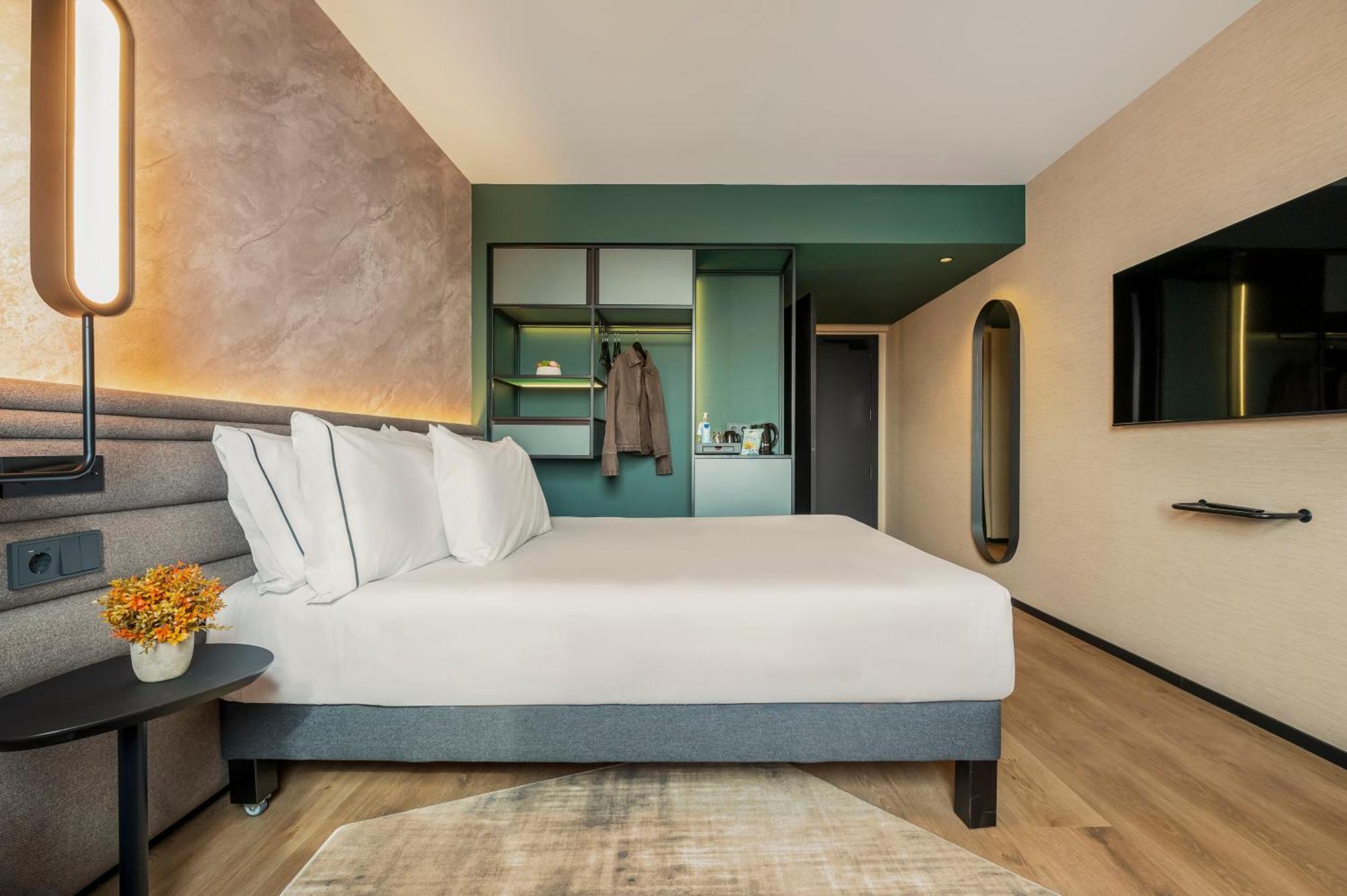 Expo Hotel 4*