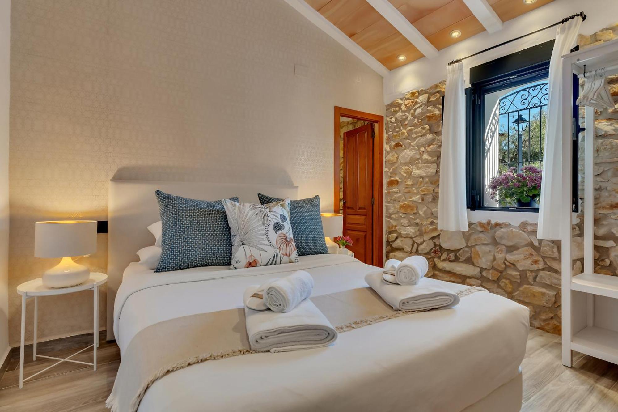 Enri Y Casita Con Piscina Y Jacuzzi Villa