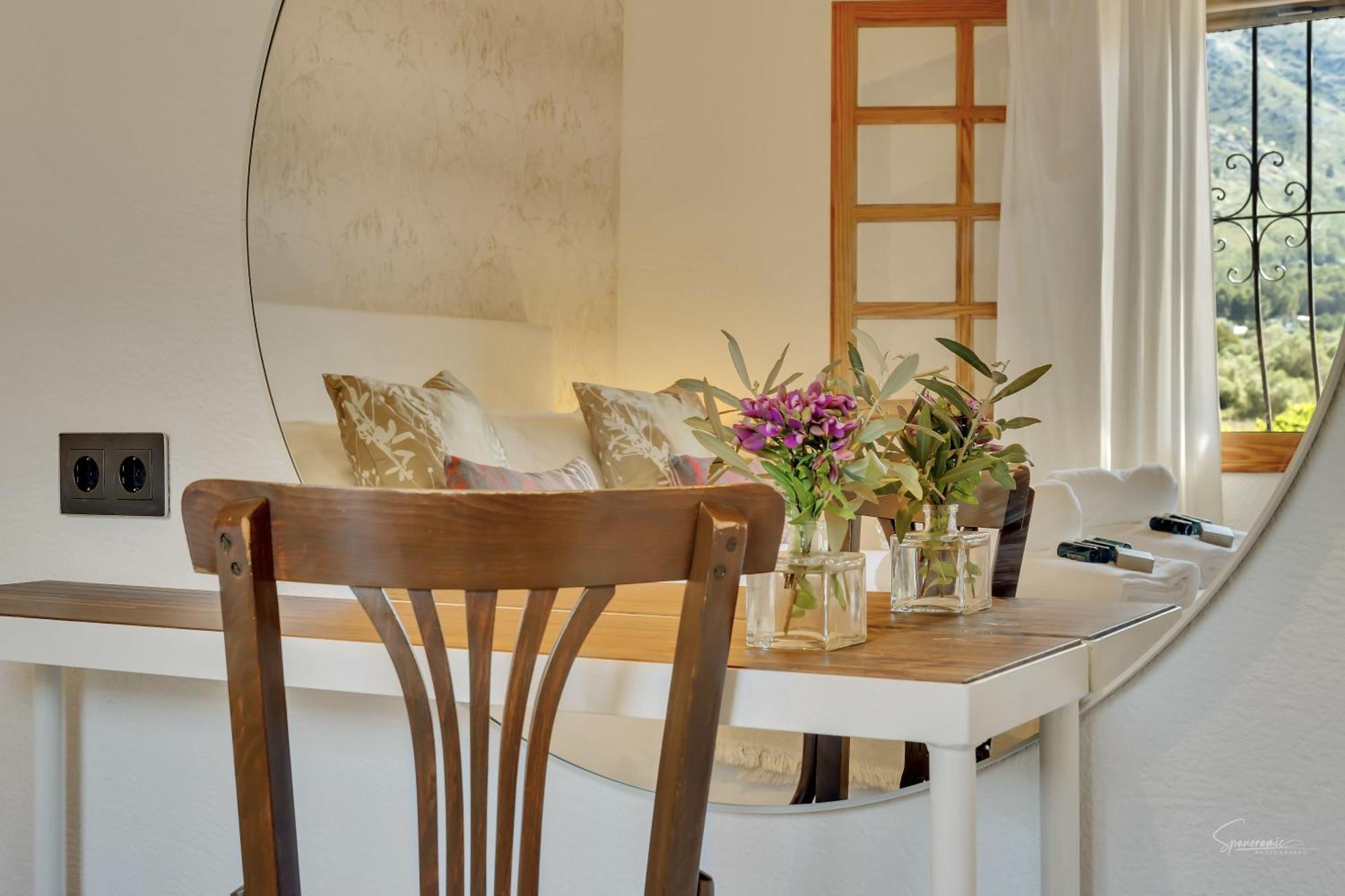 Enri Y Casita Con Piscina Y Jacuzzi Villa