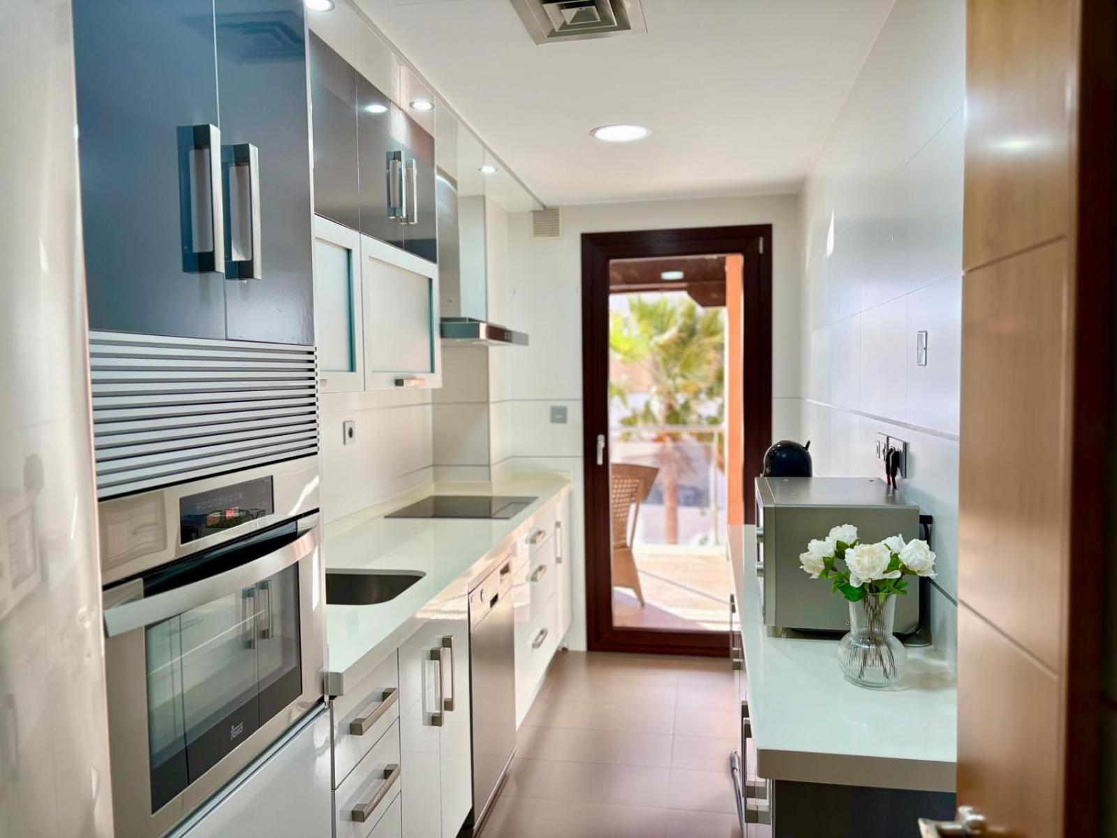 Elegante En Playa Granada & Golf Apartment *