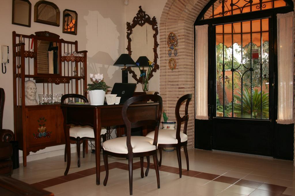 Valencia Country House Bed & Breakfast
