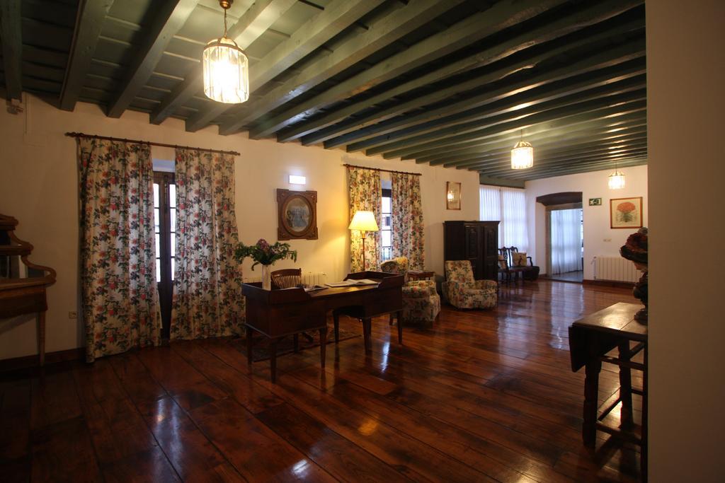 Hotel Pax Casona Del Busto 3*