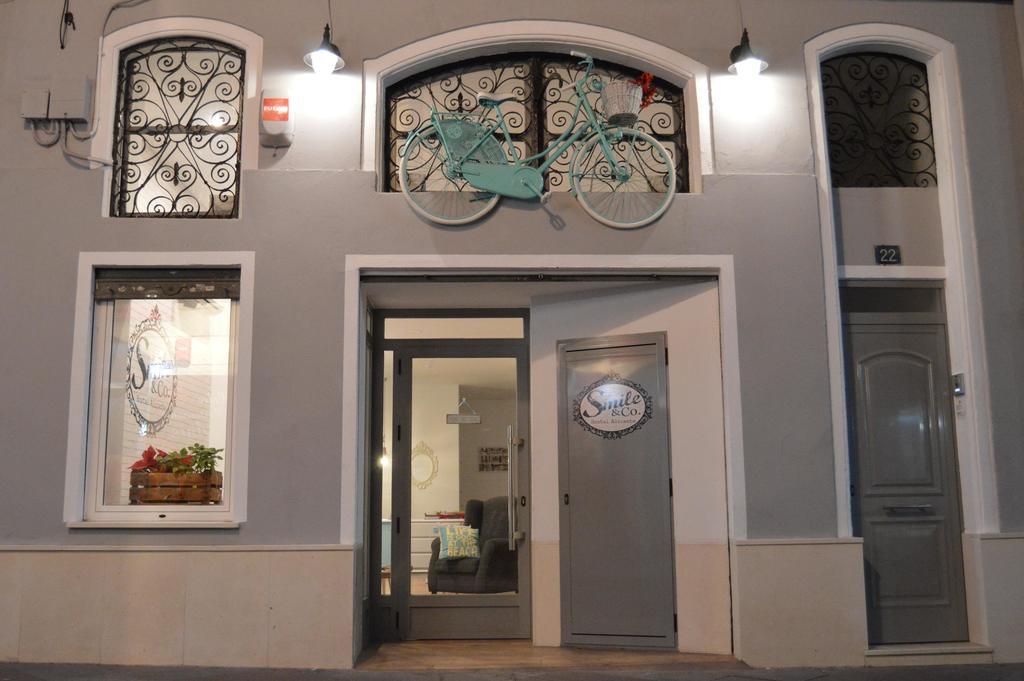 Pensión Smile & Co Boutique 2*