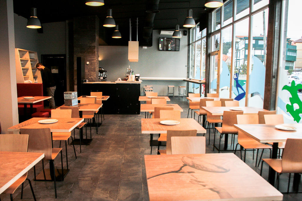 & Sports Cafe