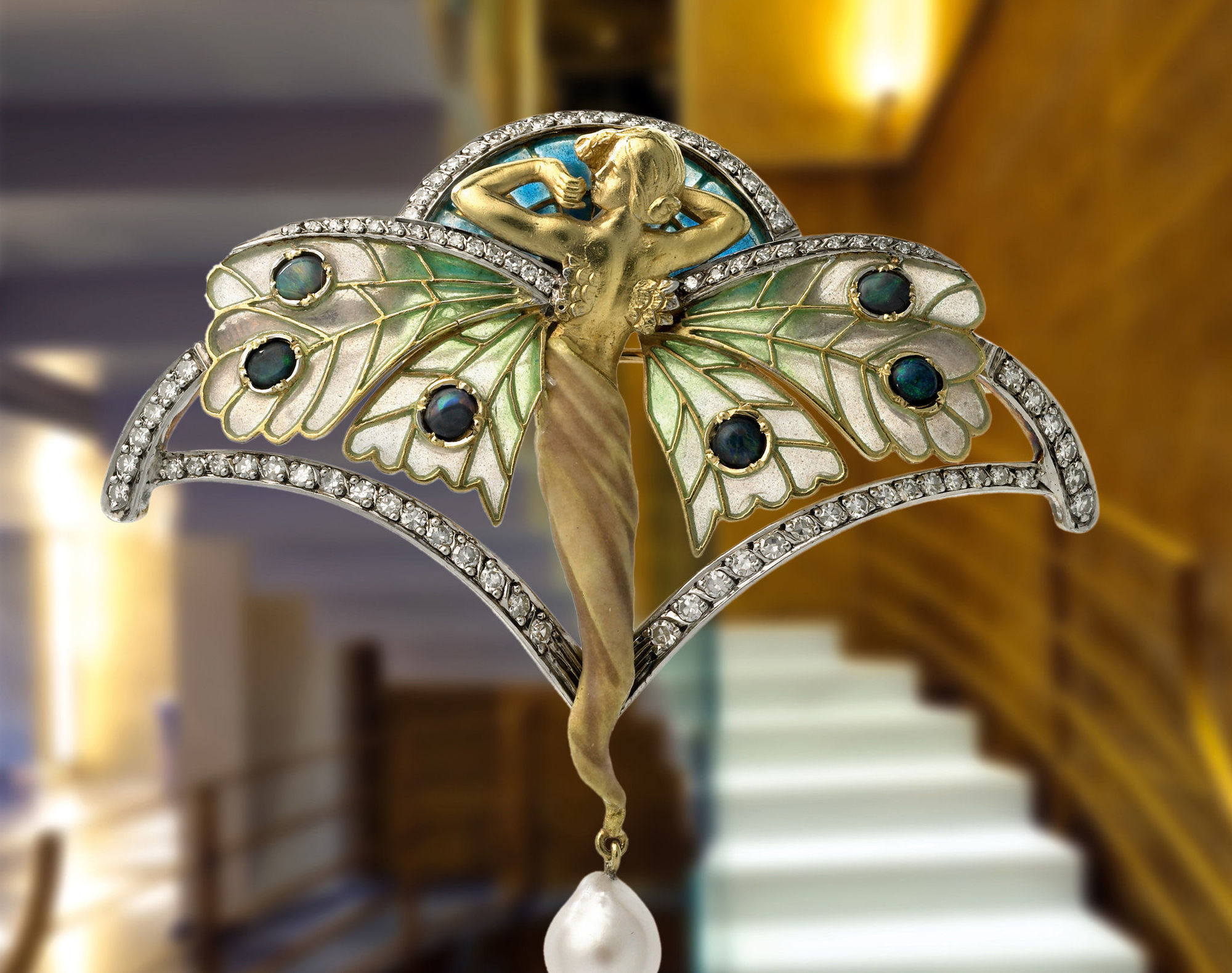 Bagues, A Small Luxury Of The World