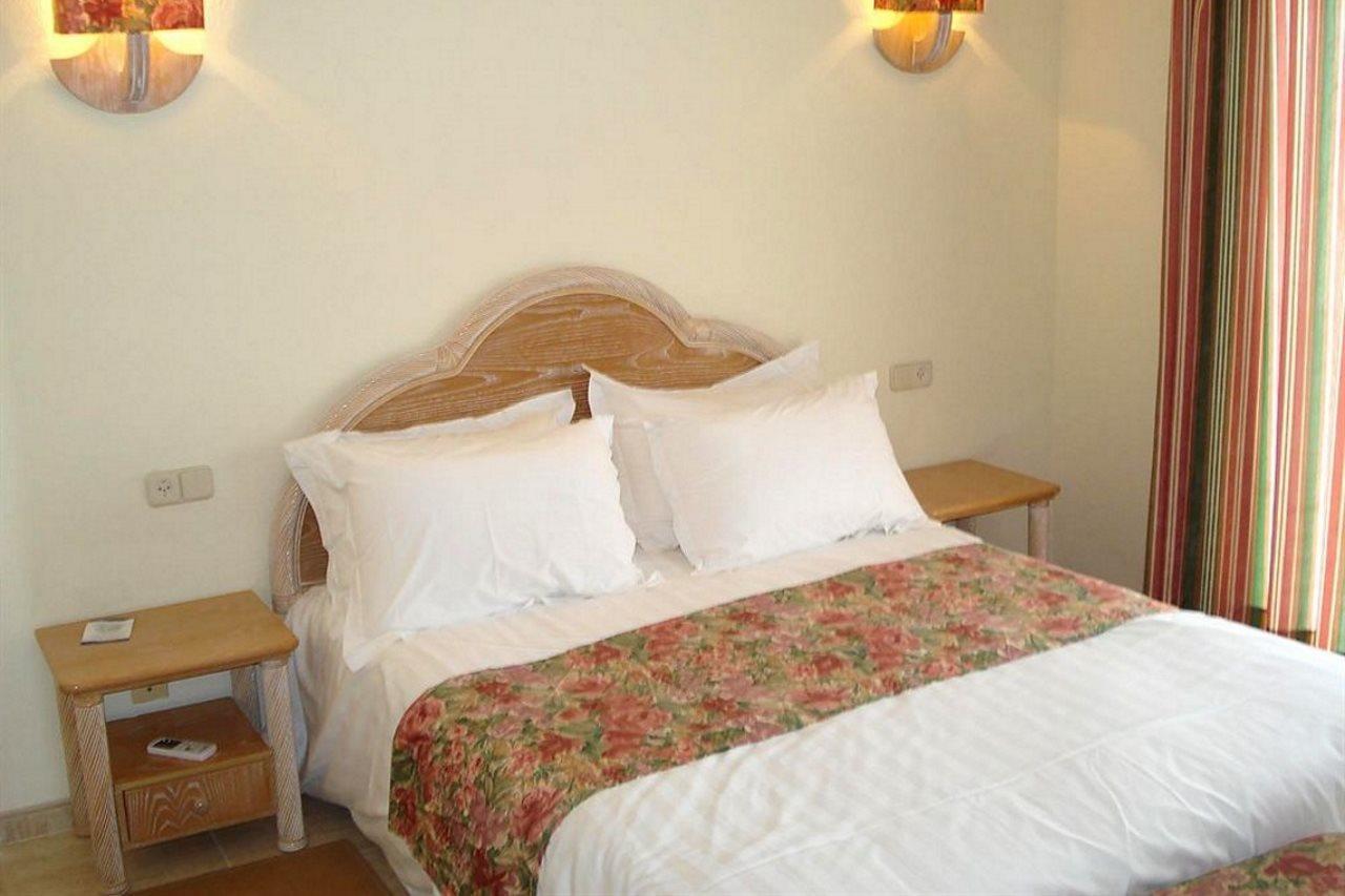 Ona Village Apartahotel 4*
