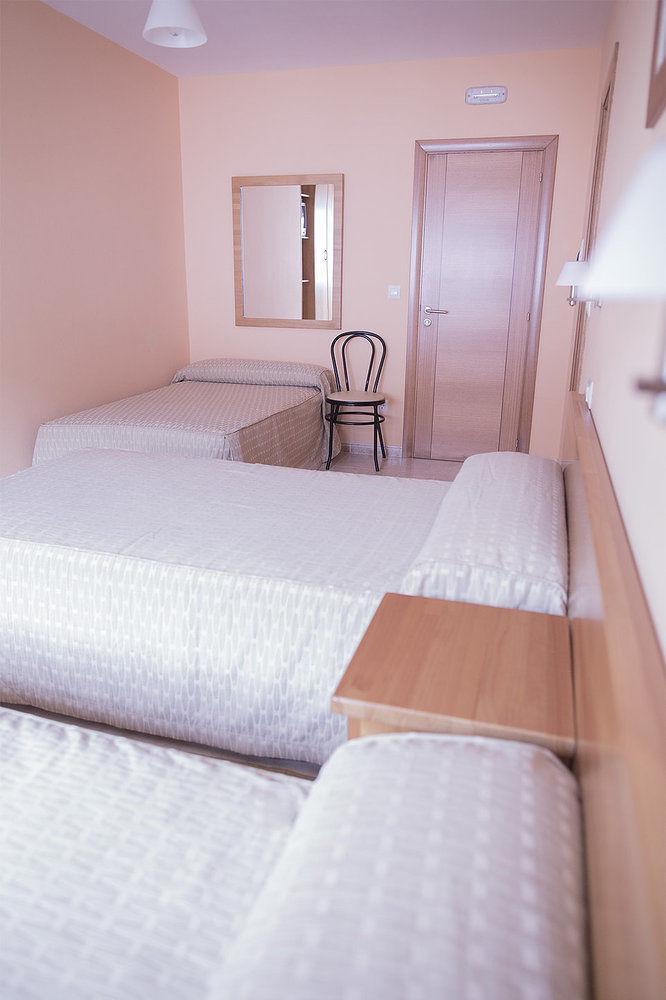 Pereirina Guest house Cee