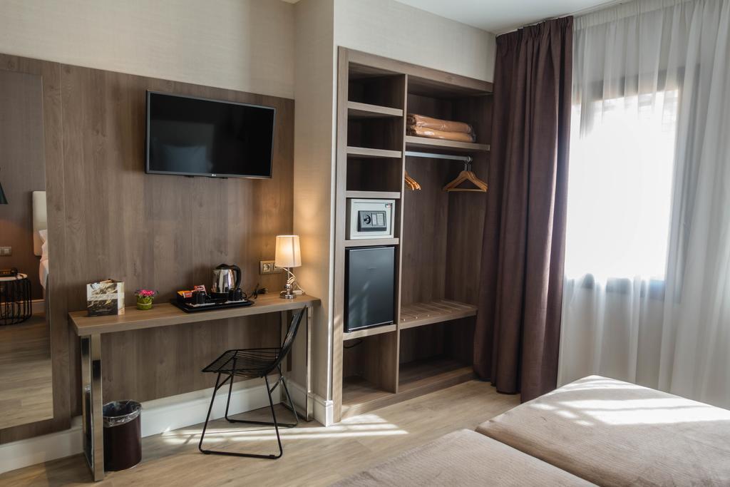 Oasis Hotel 2*