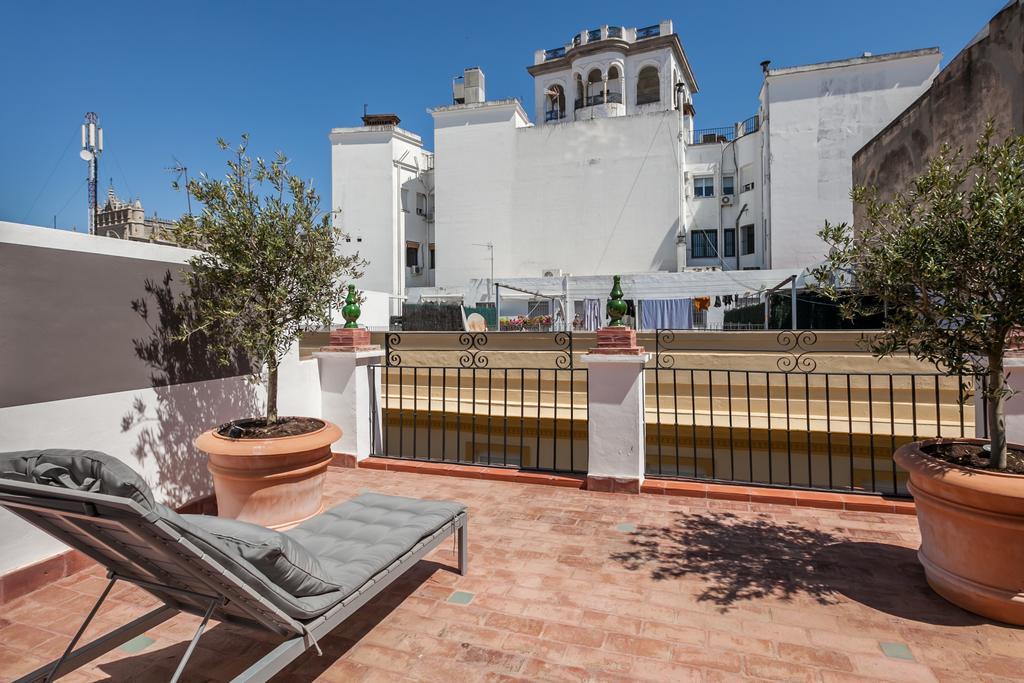 Tomas Ibarra Pool & Luxury Apartment