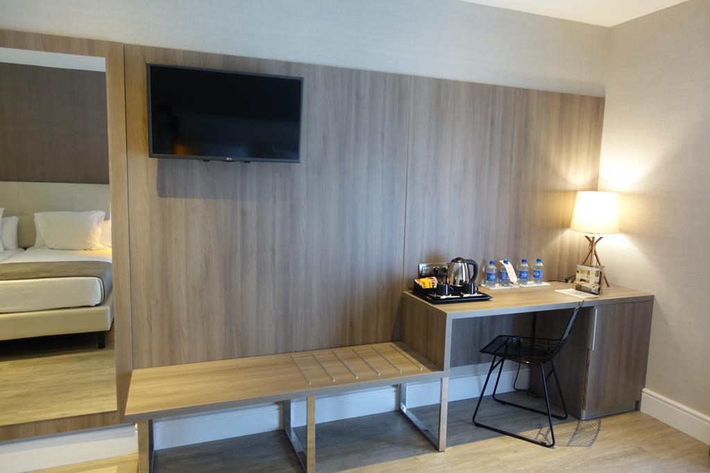 Oasis Hotel Barcelona
