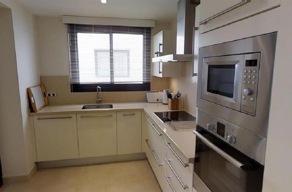 Luxurious With Area Apartment *