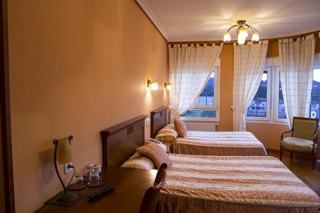 14 Hotel