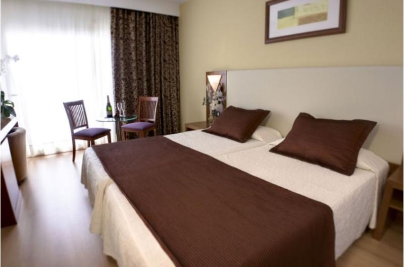 Hotel Cm Castell De Mar 4*