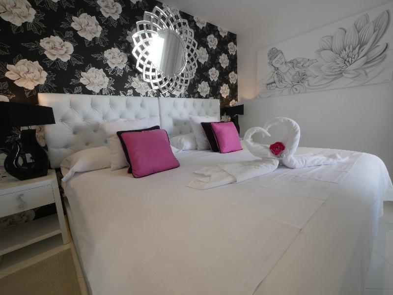 Hotel Lani's De Luxe - Adults Only