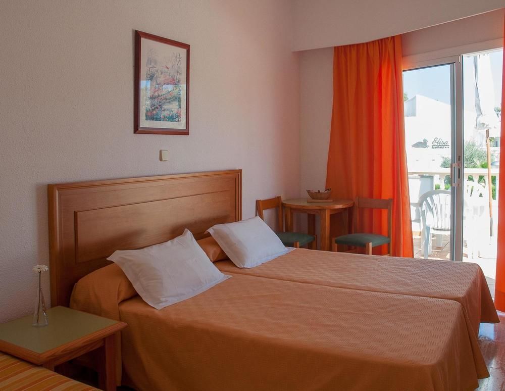 Universal Elisa Aparthotel 4*