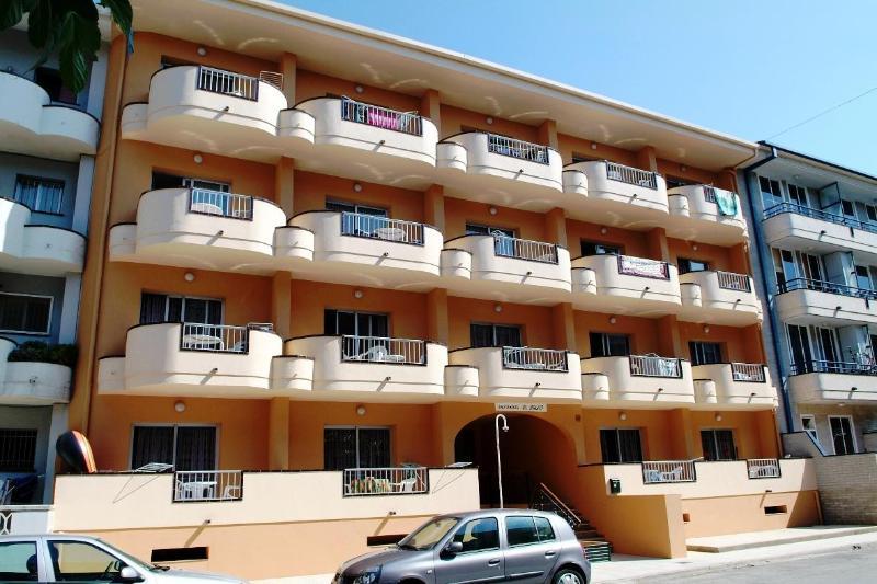 El Salats Hotel