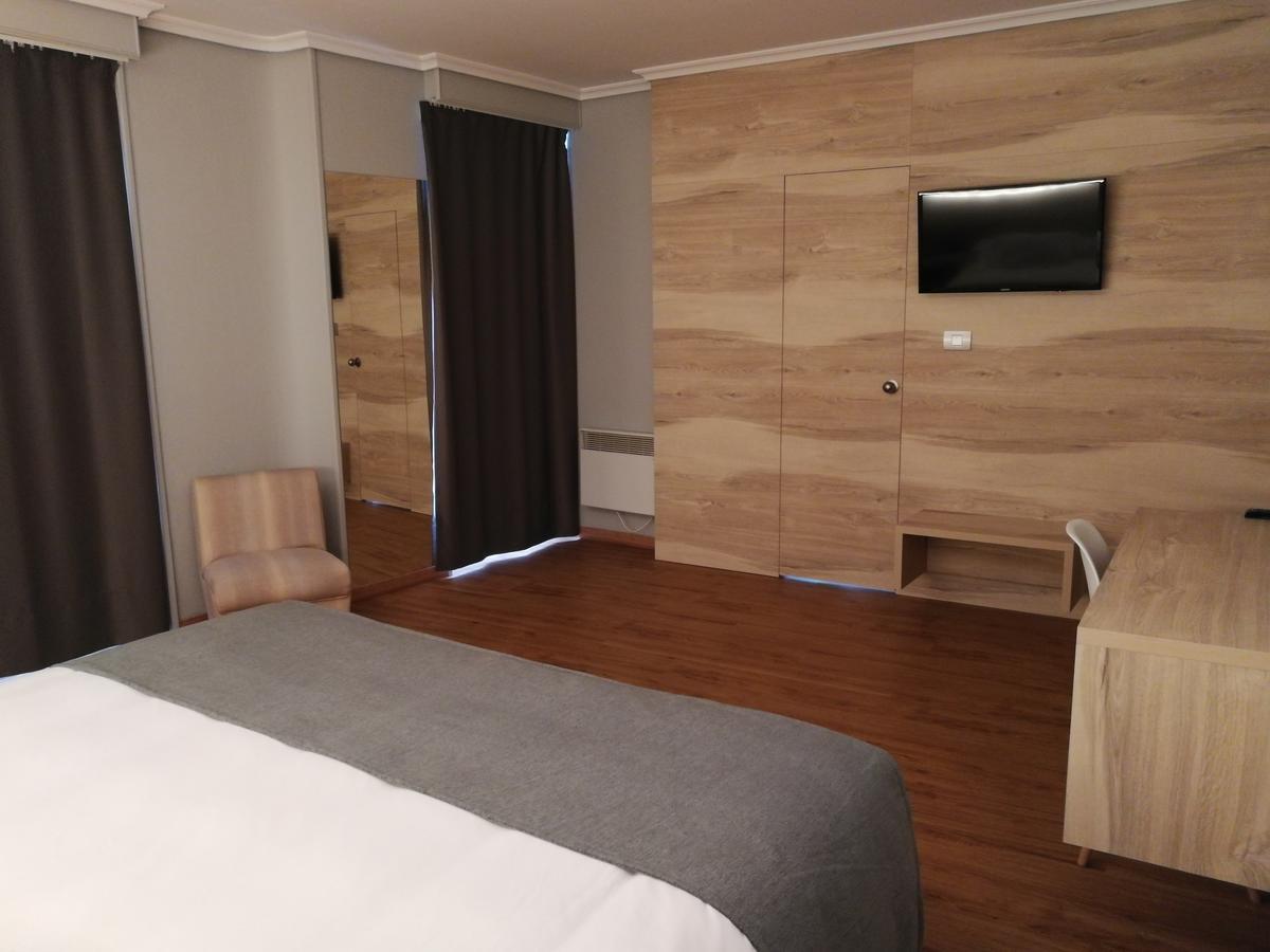 Hotel La Marina Cee
