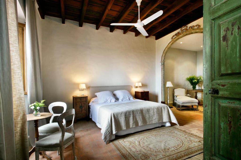Mora De Dalt Hotel