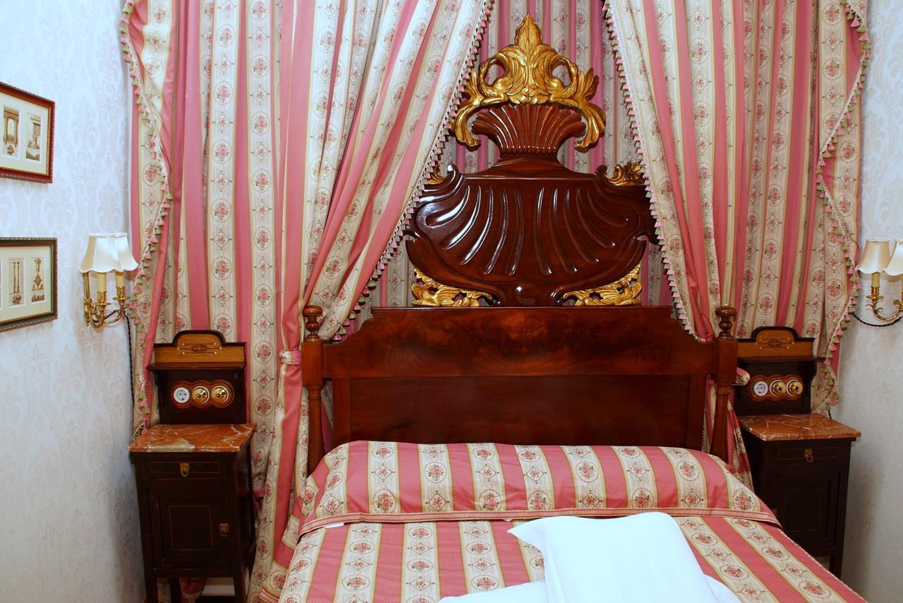Royal Hotel