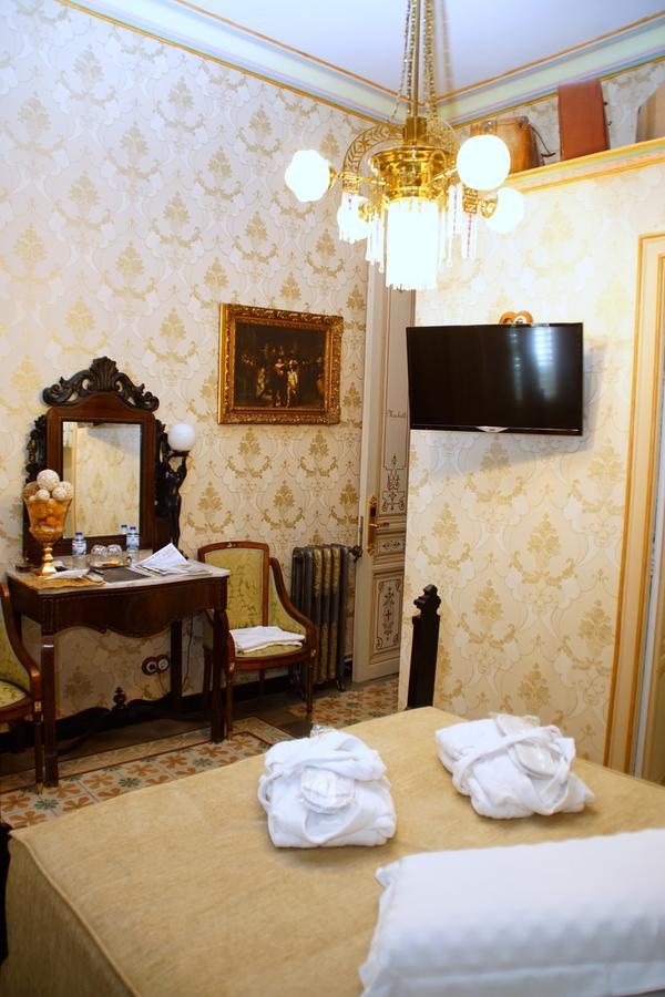 Royal Hotel
