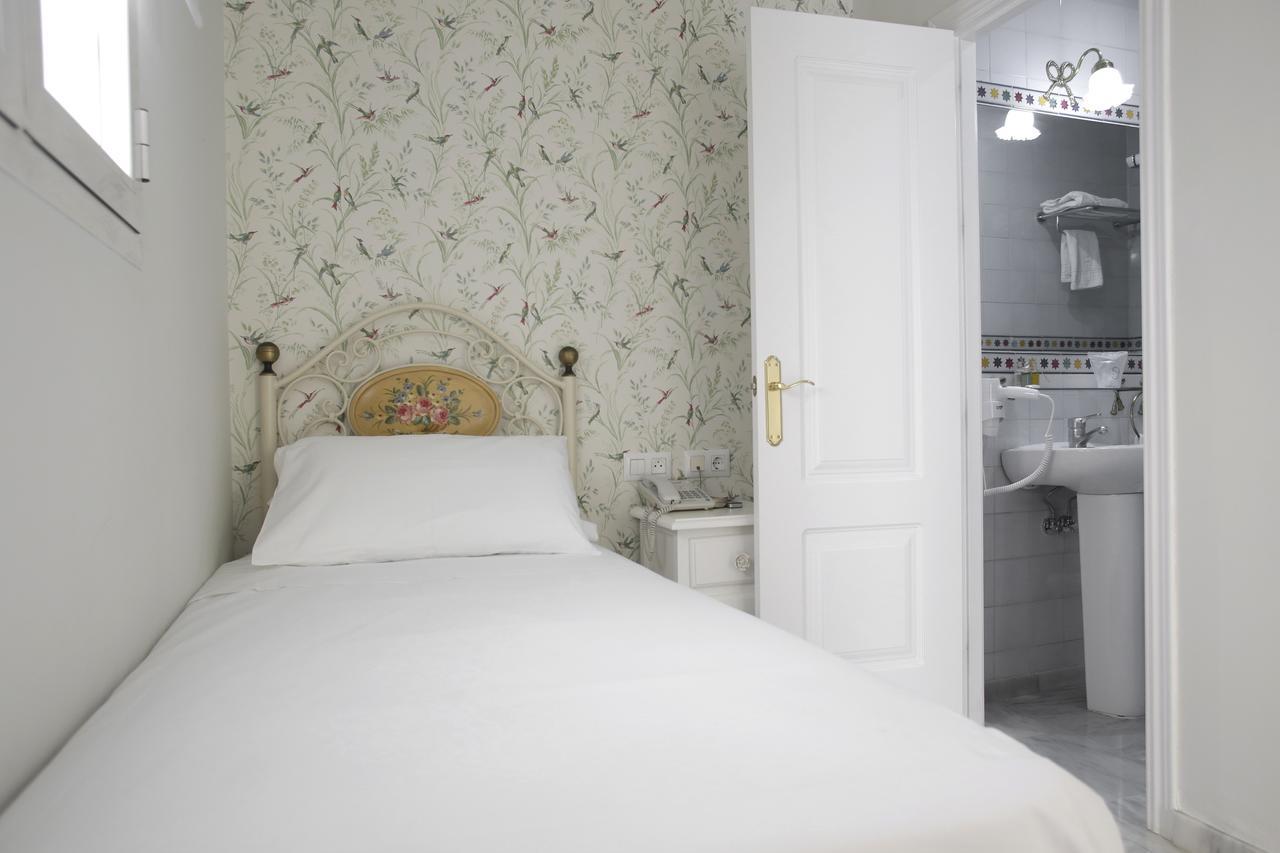 Hotel Basic Puerta De *