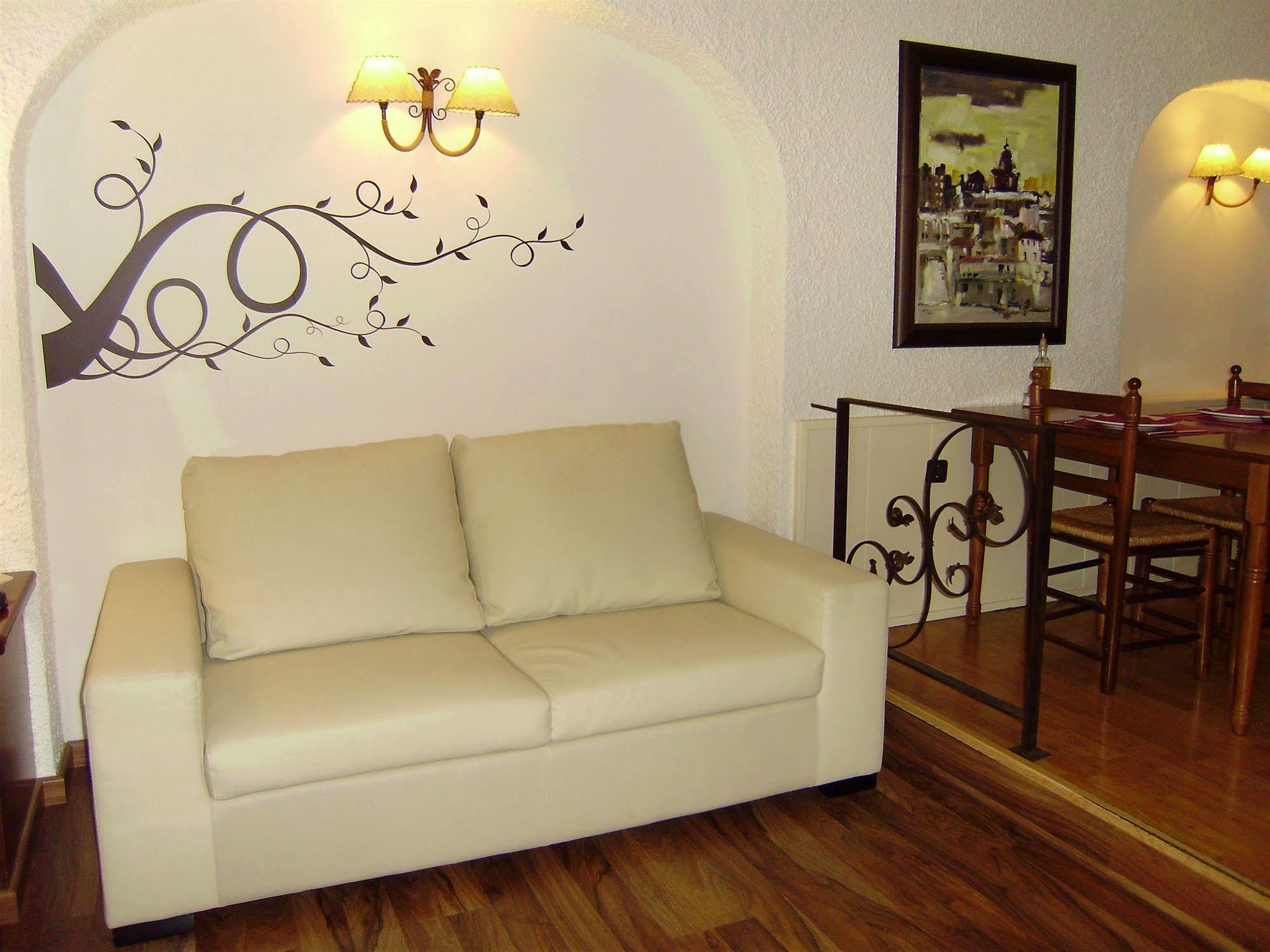 Cal Music Bed & Breakfast 2*