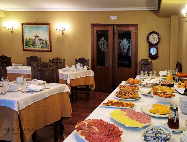 Y Arias Hotel 3*