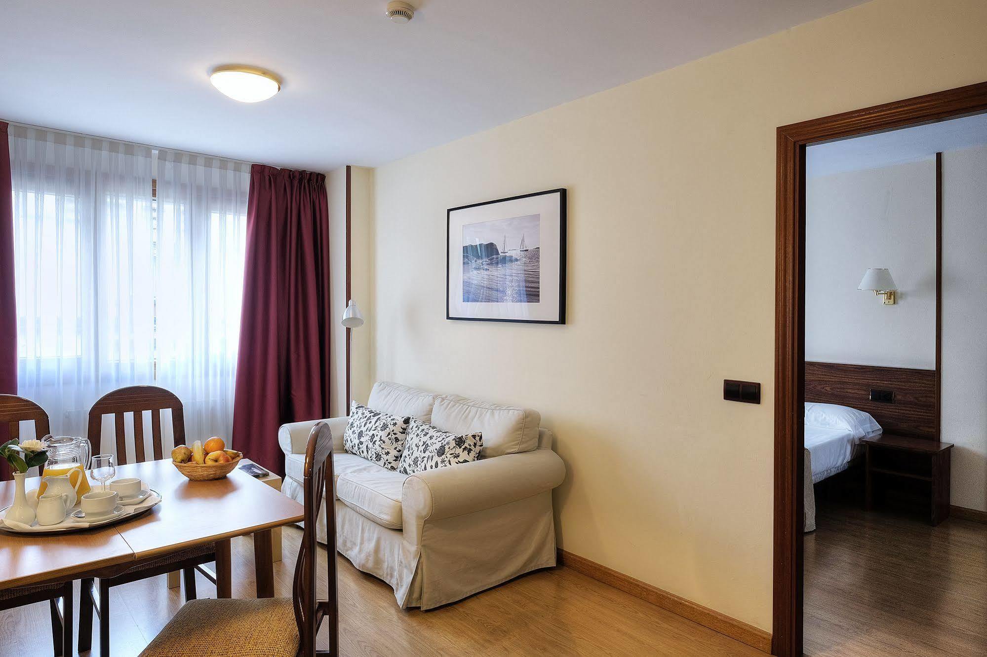 Y Arias Hotel Navia