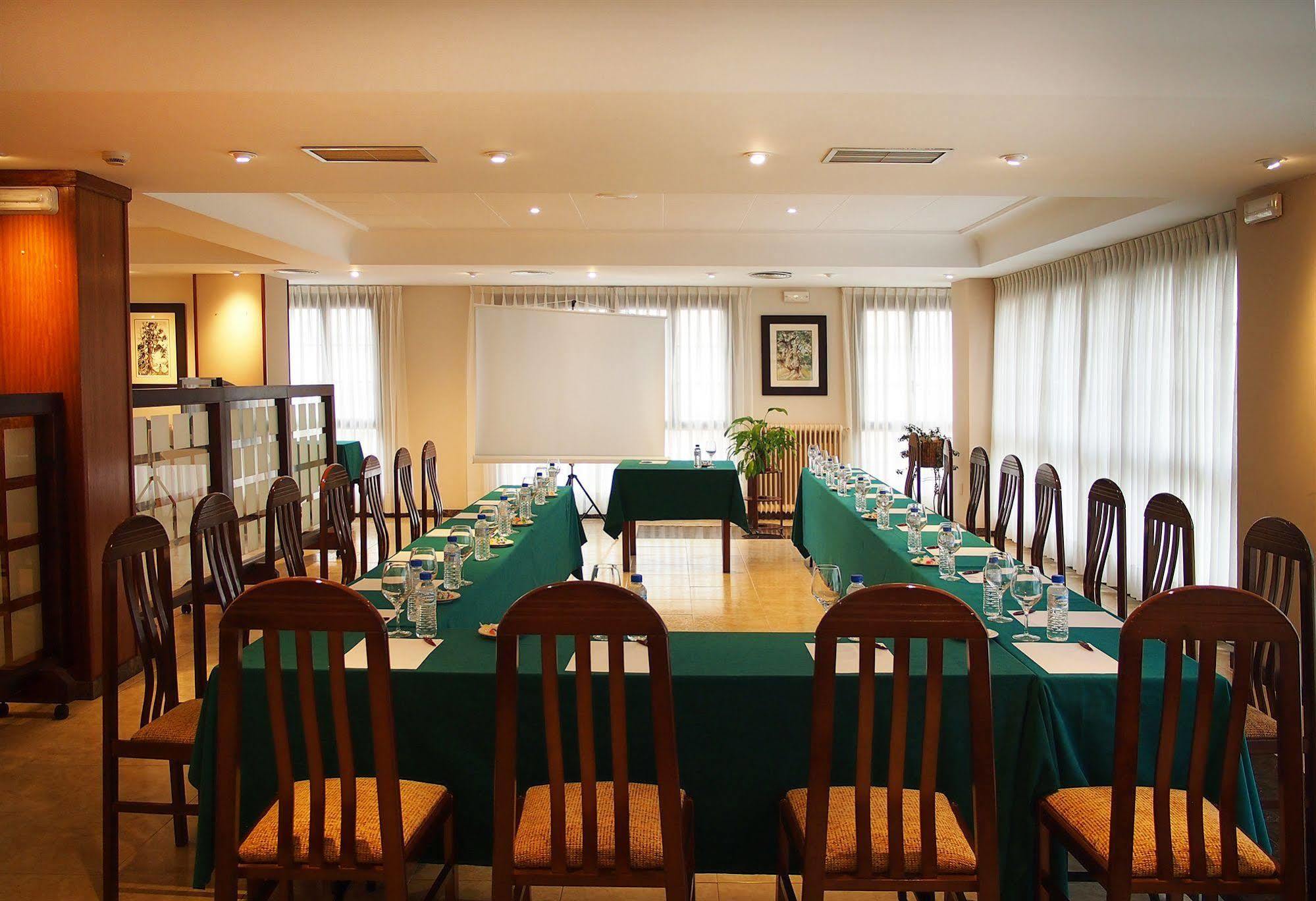 Hotel Y Arias 3*