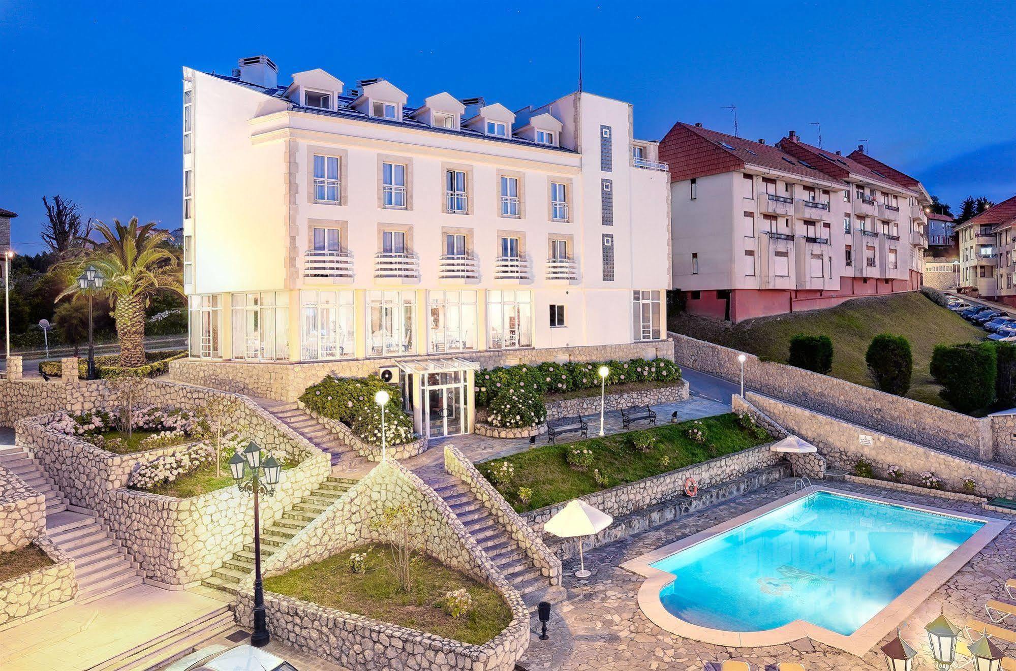Hotel Suances 3*