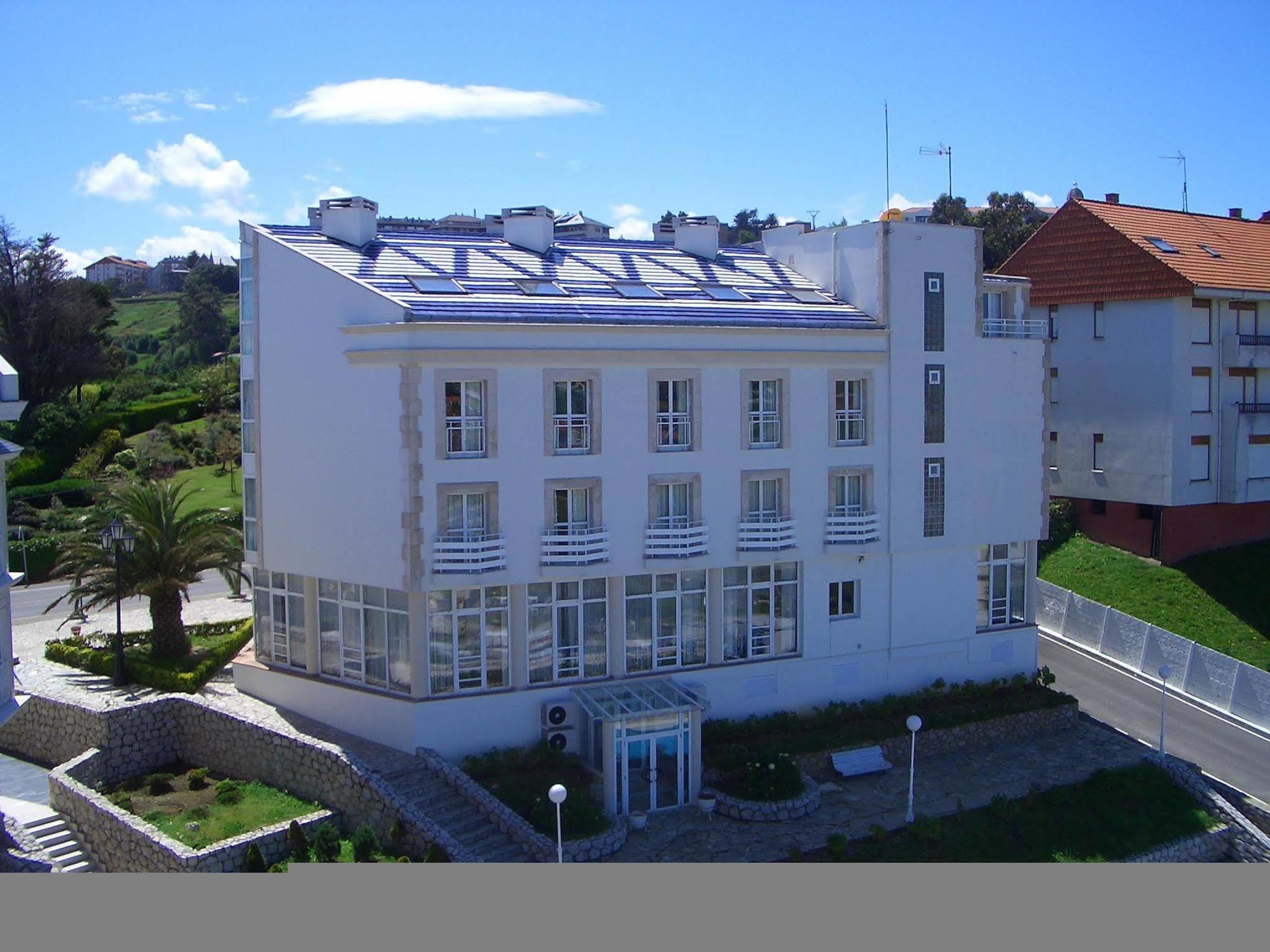 Hotel Suances 3*