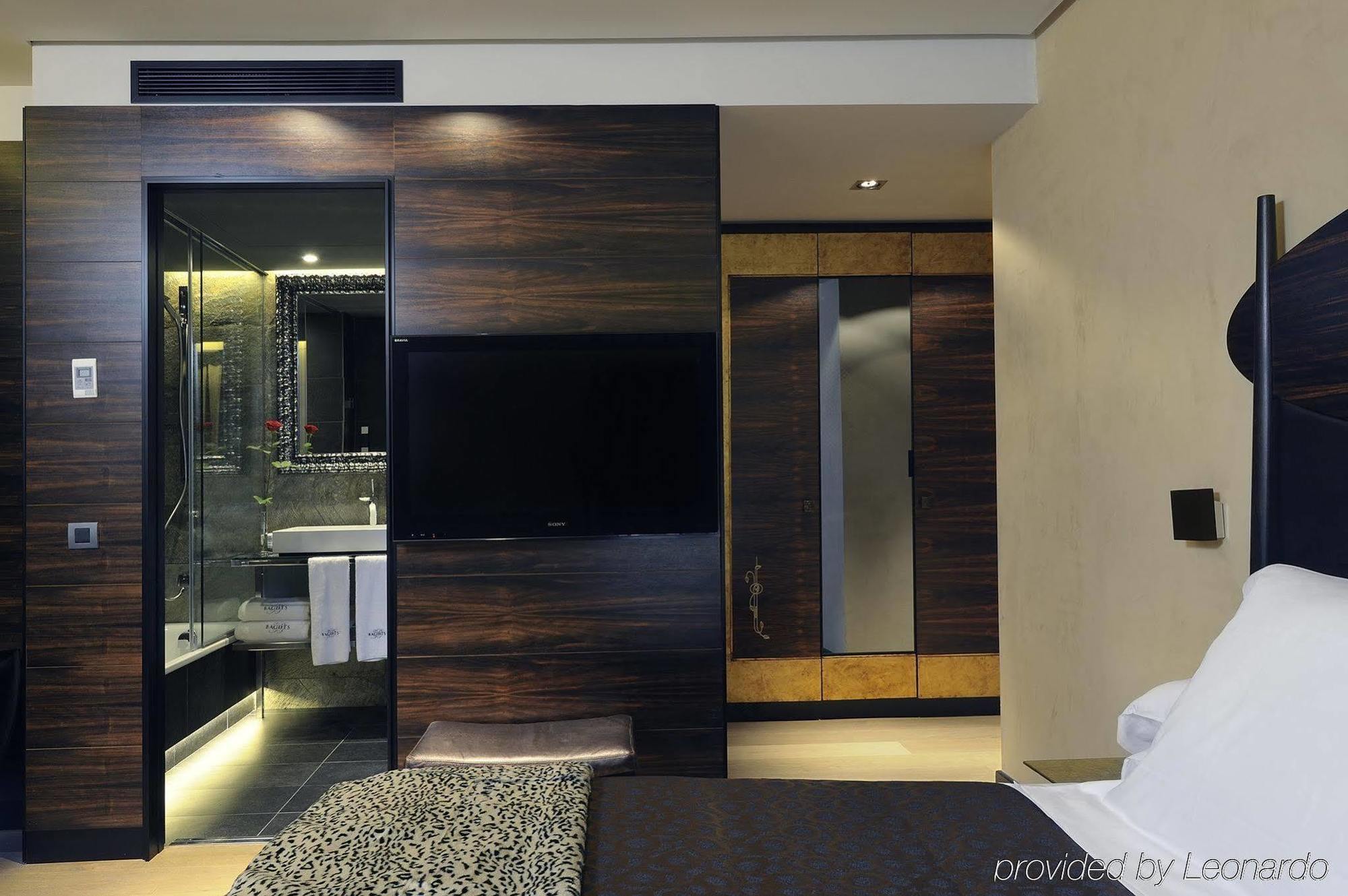 Hotel Bagues, A Small Luxury Of The World
