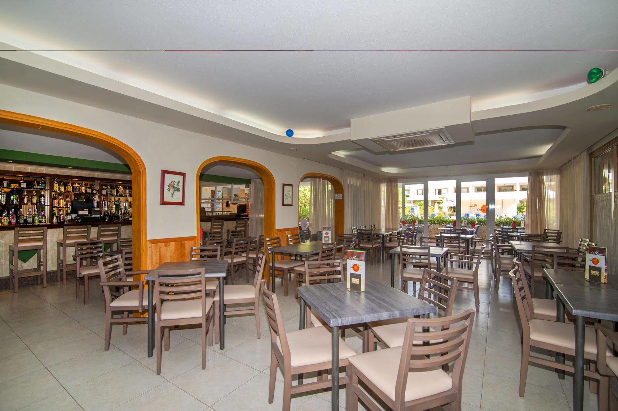Apartahotel Casa Luis Santa Eulalia del Río