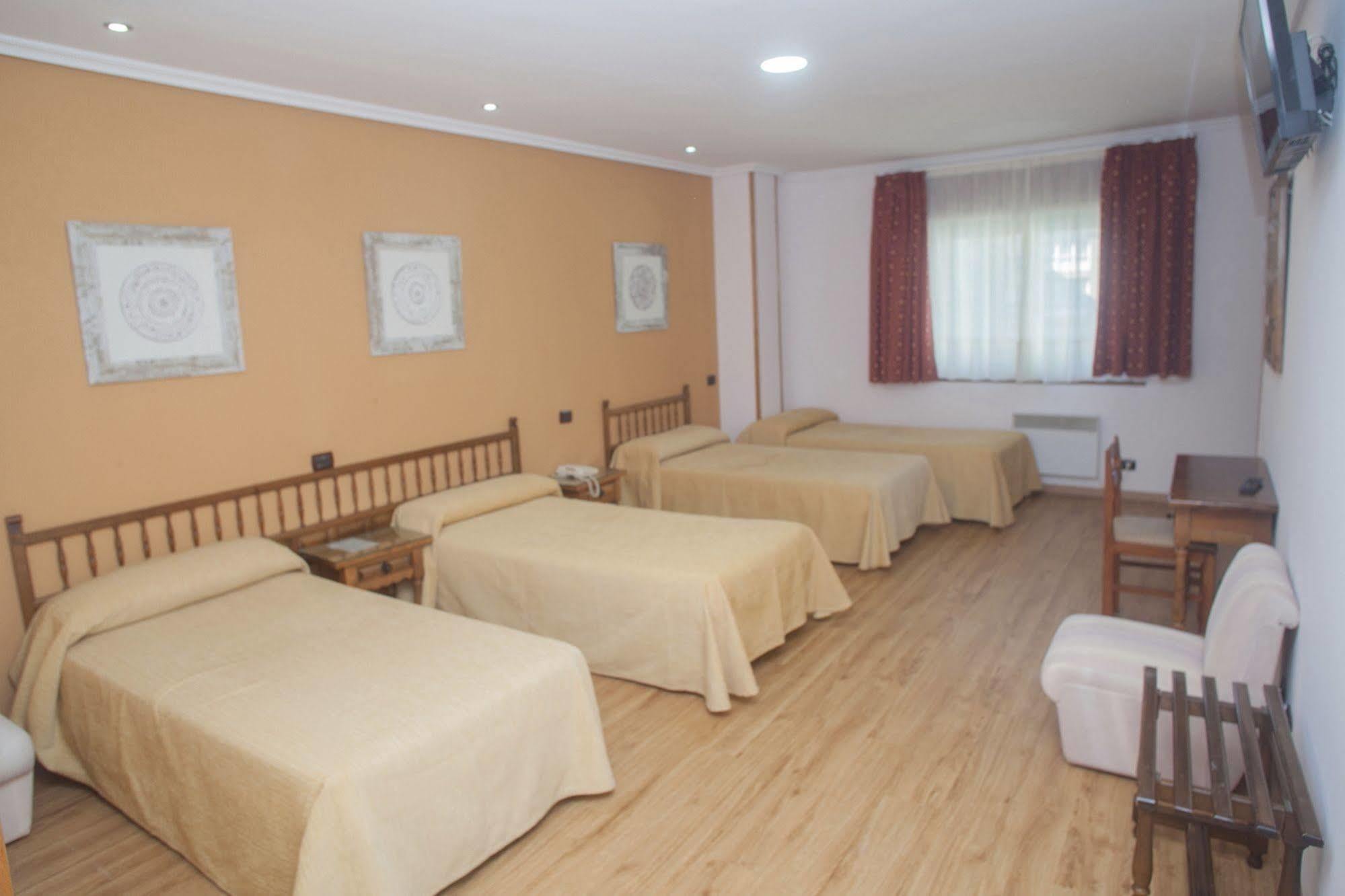 Hotel La Marina Cee