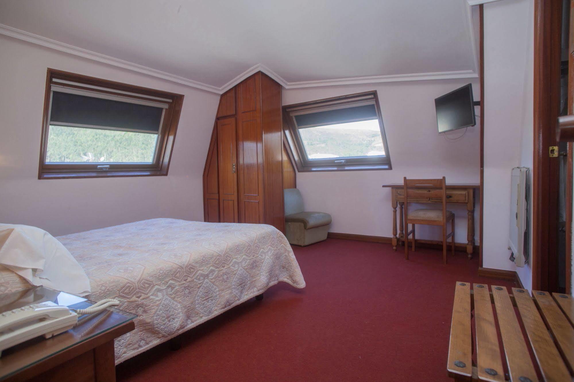 Hotel La Marina Cee