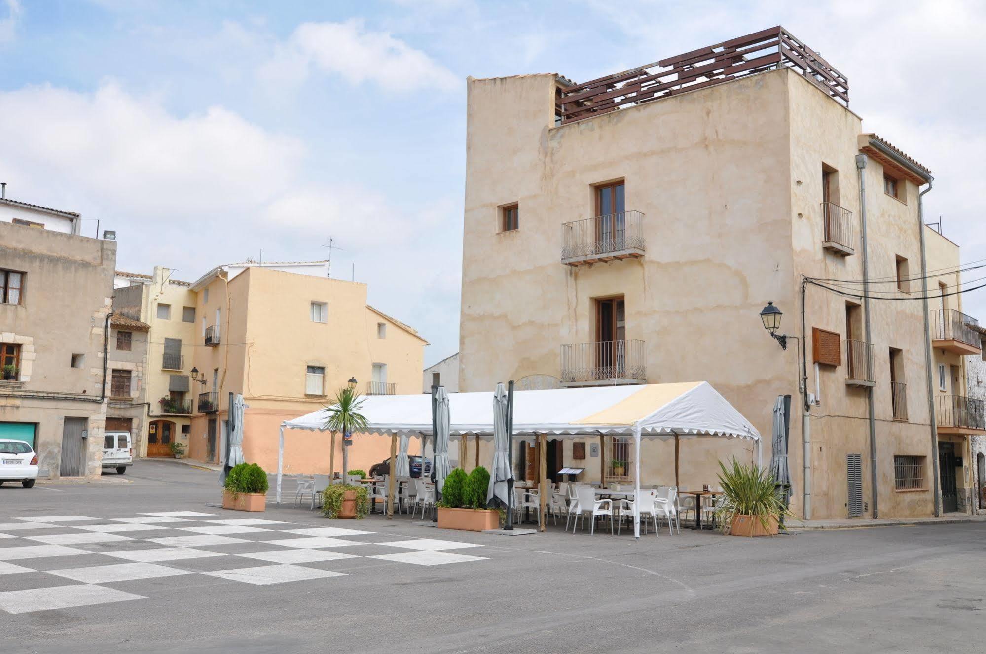 Hotel De Cabrit 3*