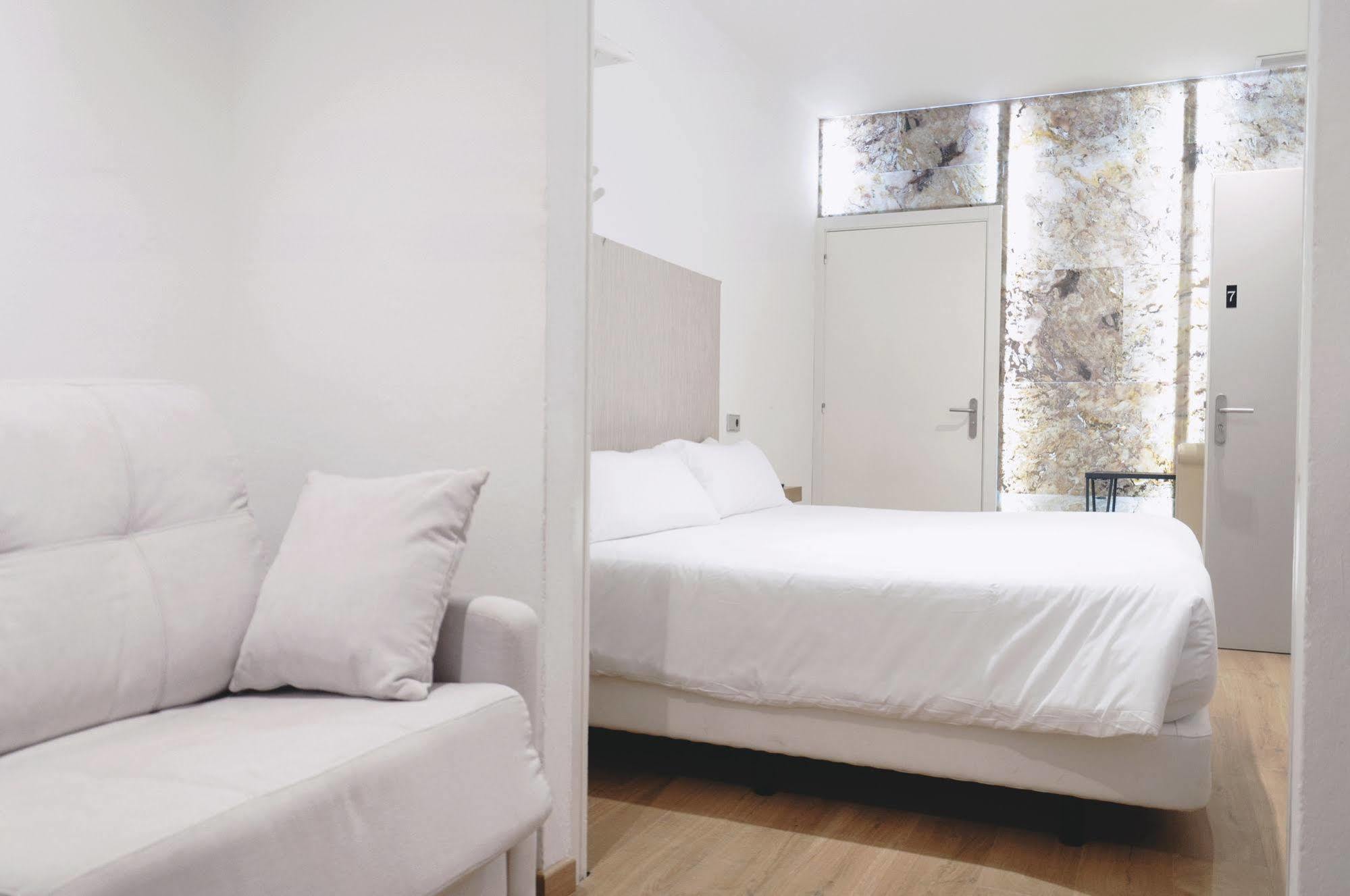 Guest house Cosmopolitan Boutique Rambla 2*
