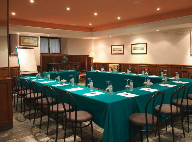 Hotel Y Arias 3*