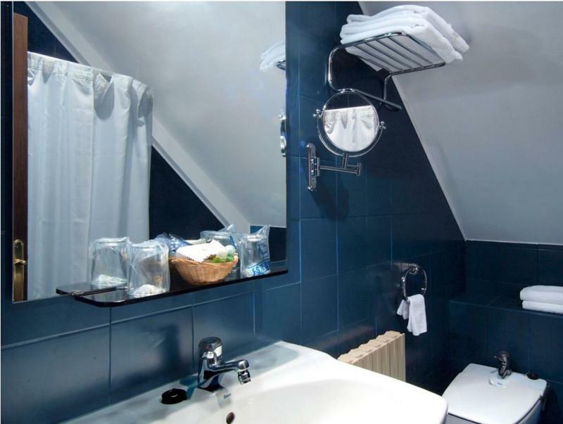 Y Arias Hotel 3*