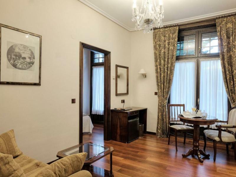 Hotel Y Arias Navia