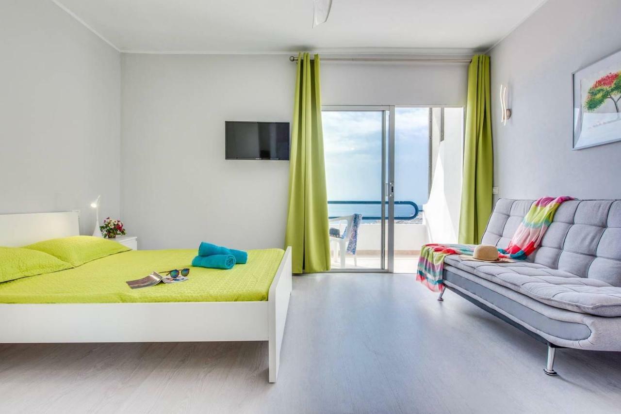 1204 Spectacular View Studio Refurbished New *